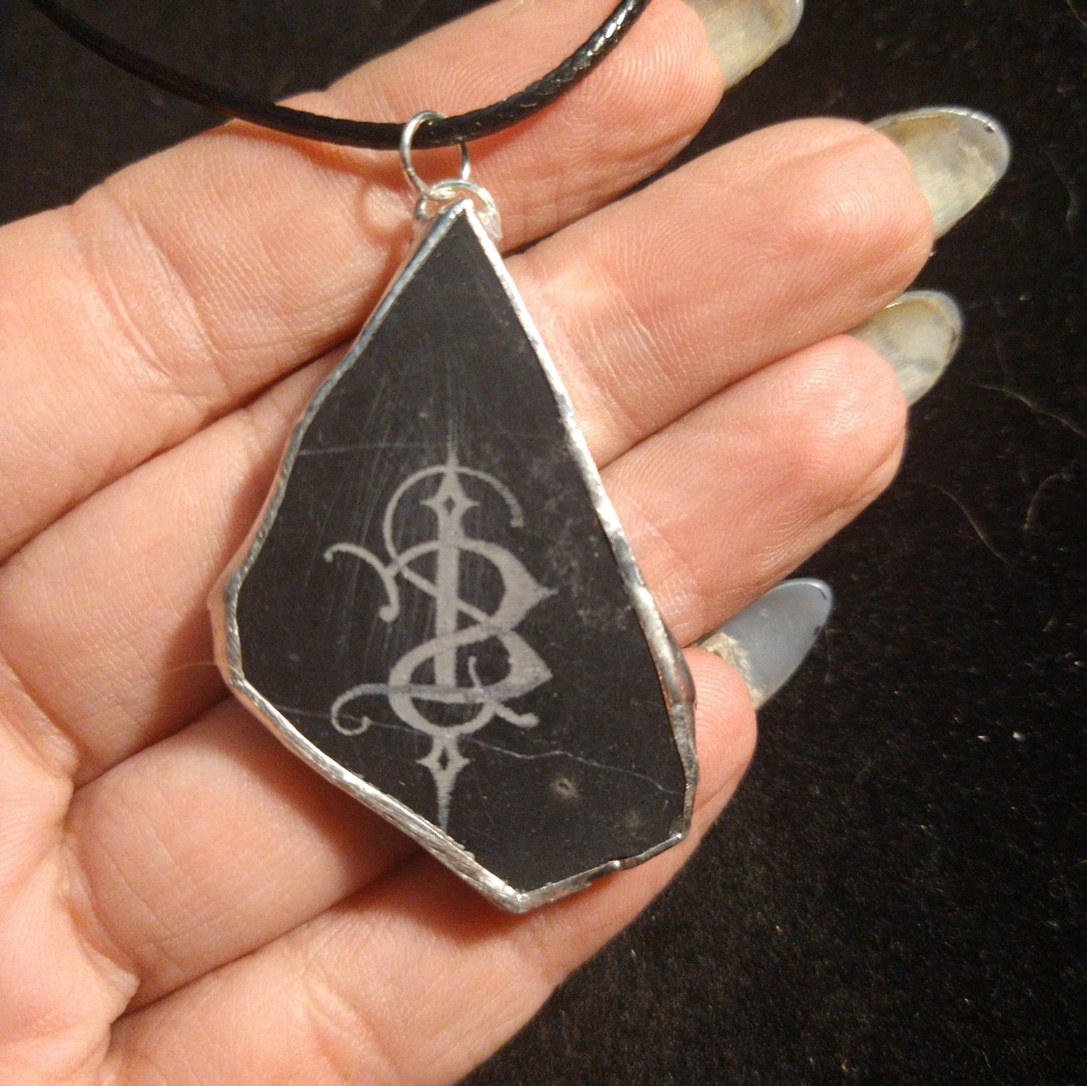 Marble Skinny Puppy pendant - Picture 3 of 3